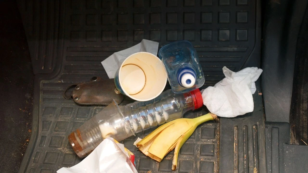 Arabalarda plastik ve cam şişe bırakanlar yandı! Sıcak havalarda saatli bomba gibi patlıyor