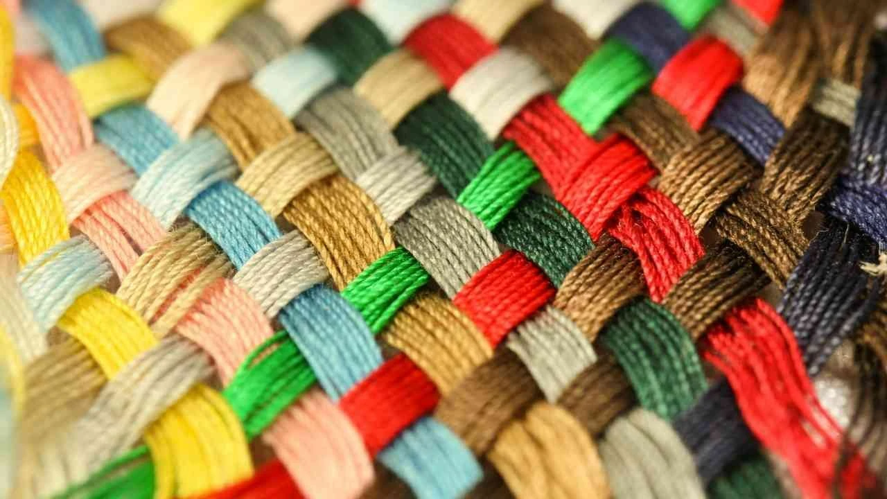 Bardağınızın rengi içeceğinizin tadını değiştiriyor! Tatlı krizlerine son