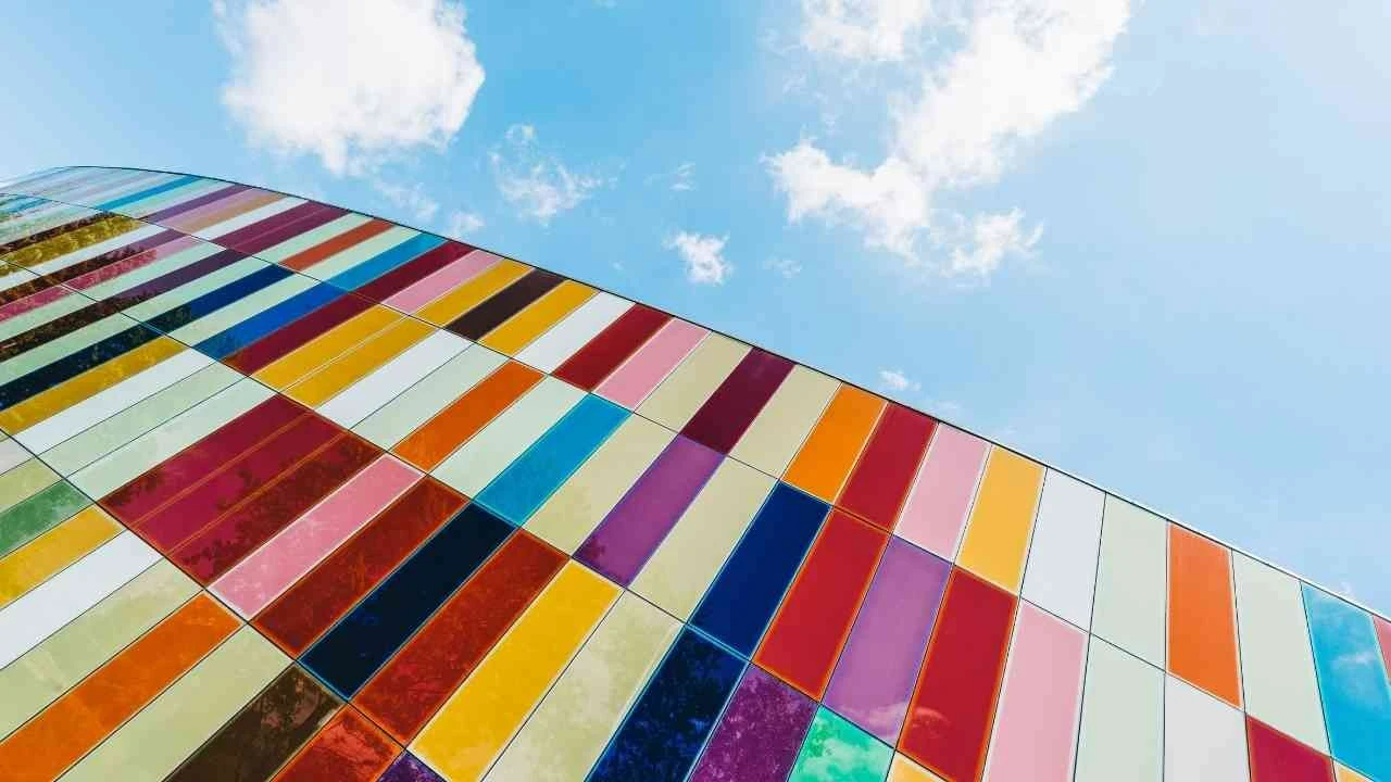 Bardağınızın rengi içeceğinizin tadını değiştiriyor! Tatlı krizlerine son