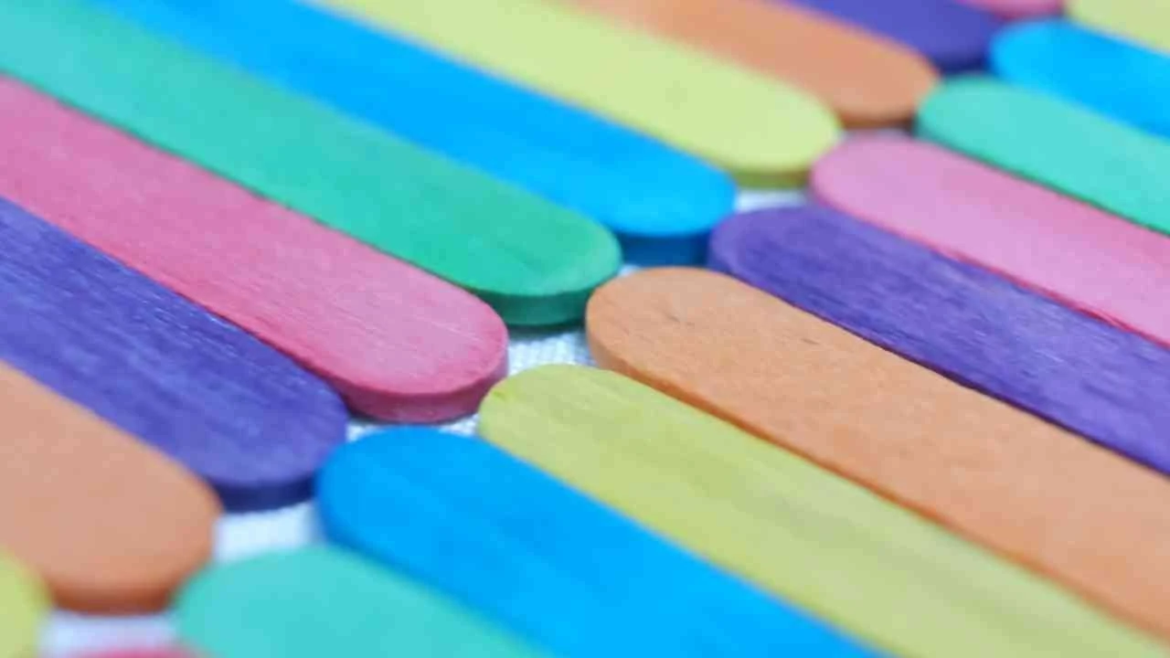 Bardağınızın rengi içeceğinizin tadını değiştiriyor! Tatlı krizlerine son