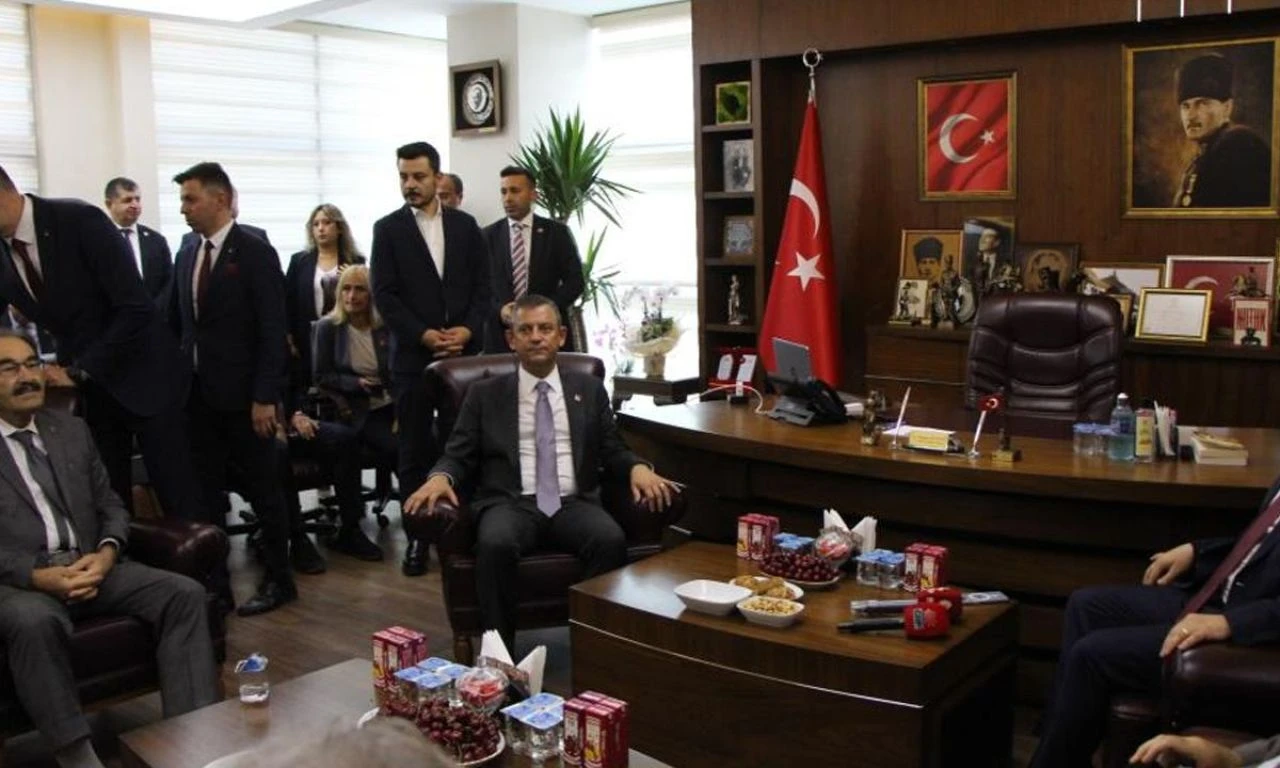 Cumhurbaşkanı Erdoğan'ın iadeiziyareti... CHP lideri Özel açıkladı: Dün teklifimizi sunduk - 1. Resim