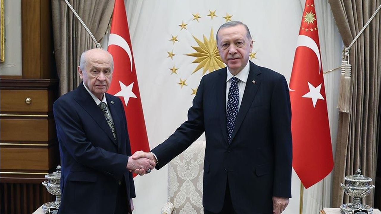 Devlet Bahçeli&#039;den Cumhurbaşkanı Erdoğan&#039;a tam destek: Sonuna kadar yanındayız