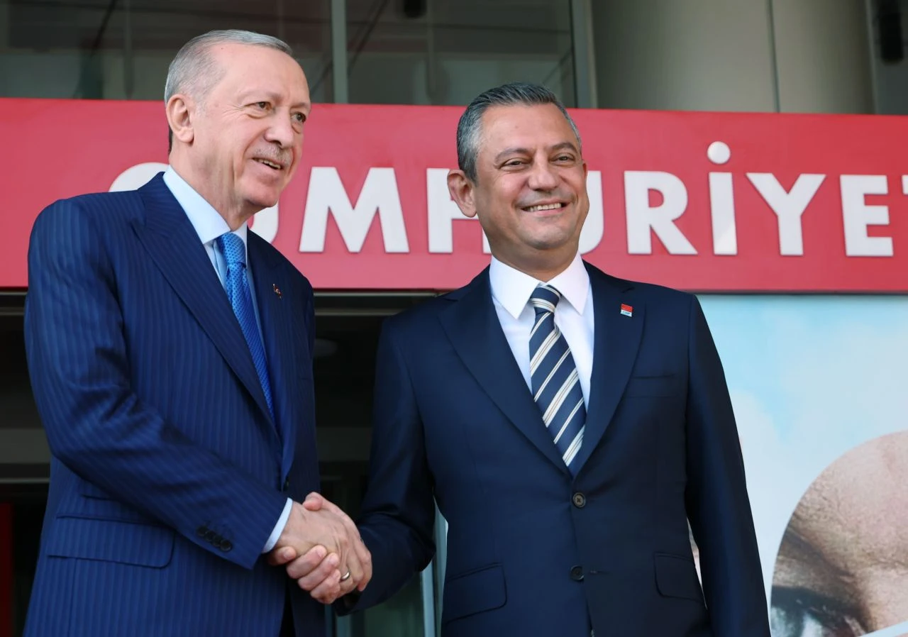 Eski CHP'li Mehmet Sevigen'den Özgür Özel'e Ekrem İmamoğlu uyarısı: "Cumhurbaşkanlığı hayali var"