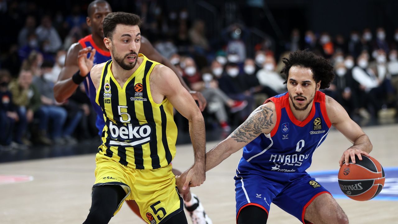 Fenerbahçe Beko, Anadolu Efes&#039;i 3-1 yenerek Basketbol Süper Ligi&#039;nde şampiyon oldu