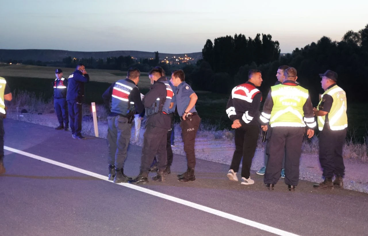 İki araç kafa kafaya çarpıştı! AK Parti Gençlik Kolları Başkanı hayatını kaybetti - 2. Resim