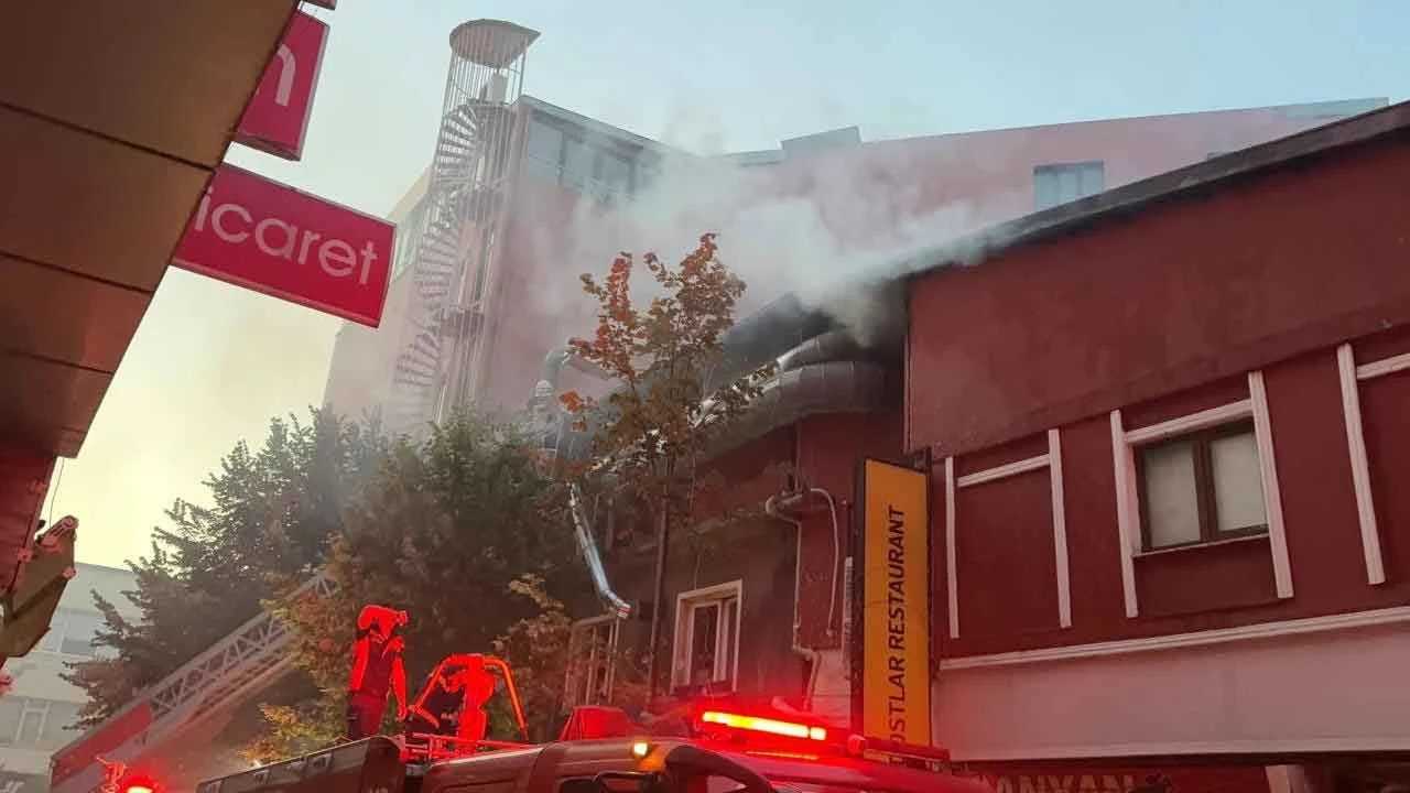 Isparta'da gece kulübünde yangın - 1. Resim