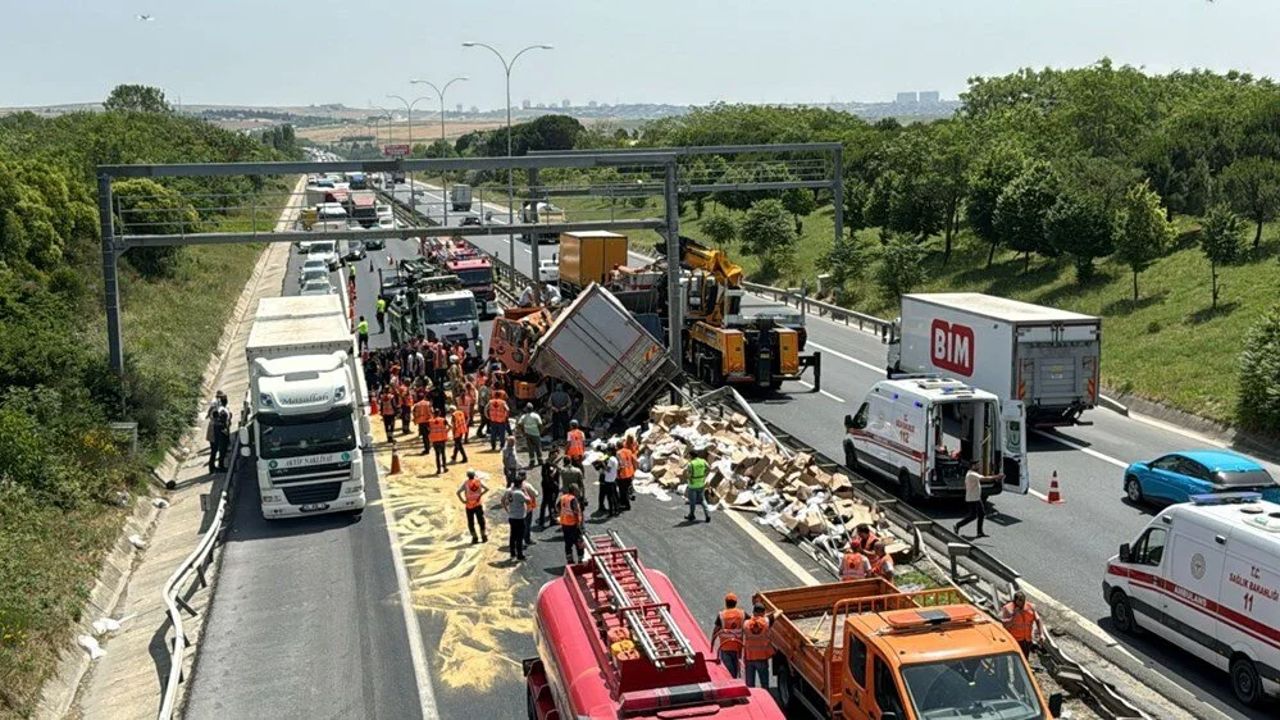 TEM’de feci kaza! Yaralılar var, trafik durma noktasında