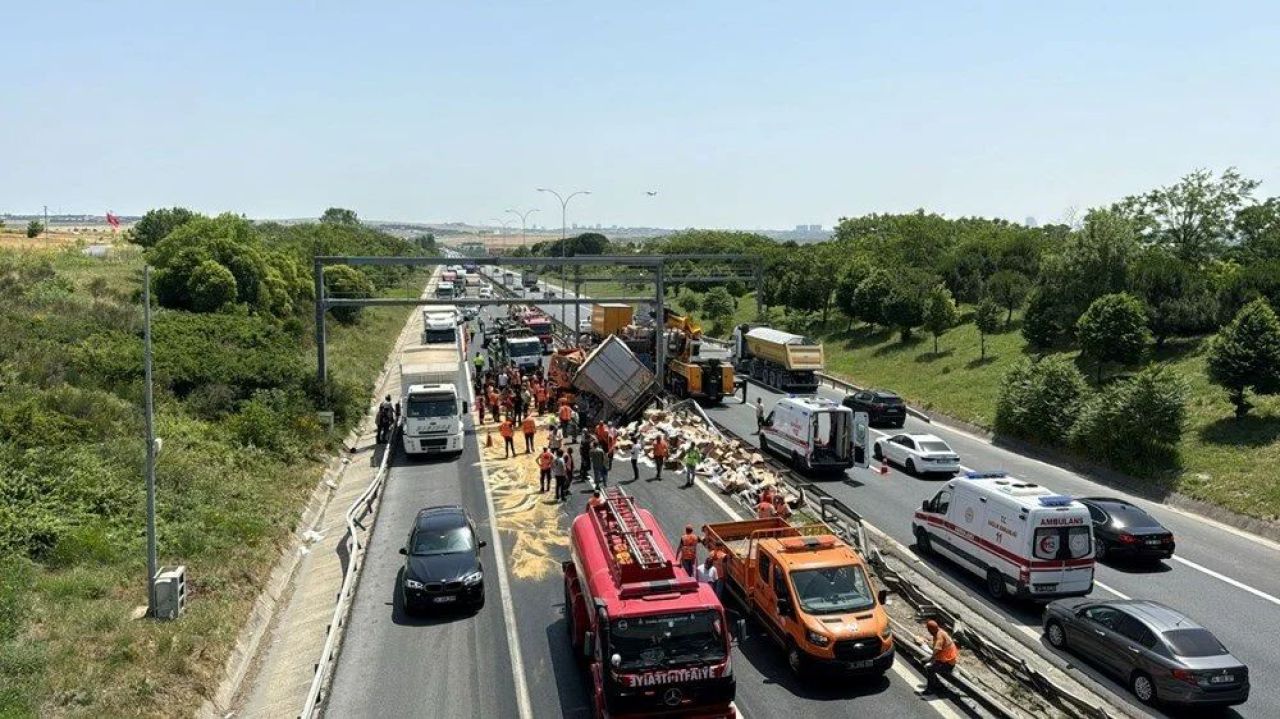 TEM’de feci kaza! Yaralılar var, trafik durma noktasında - 2. Resim