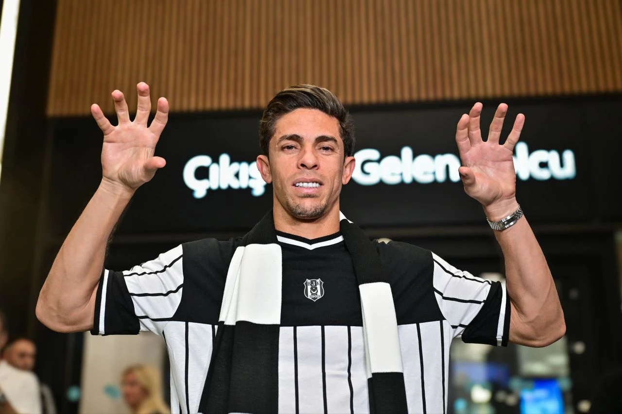 Beşiktaş'ın yeni transferi İstanbul'da... Paulista'dan havalimanında ilk poz - 1. Resim