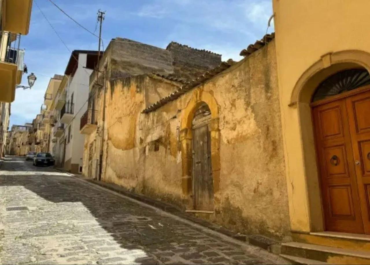 Bu kasabada 103 liraya ev satılıyor! Hatta 42 liraya satıldığı bile var - 2. Resim