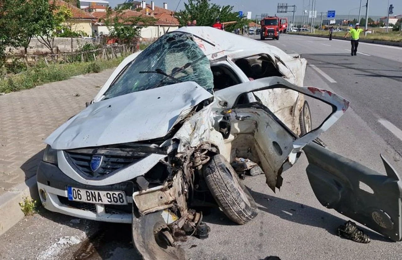 Çorum'da tır otomobil ve hafif ticari araca çarptı: 5 yaralı