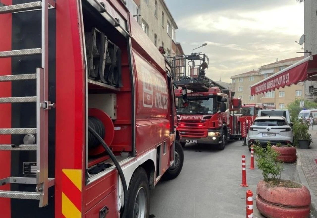 Eyüpsultan'da yangın paniği: Çok sayıda kişi tahliye edildi!