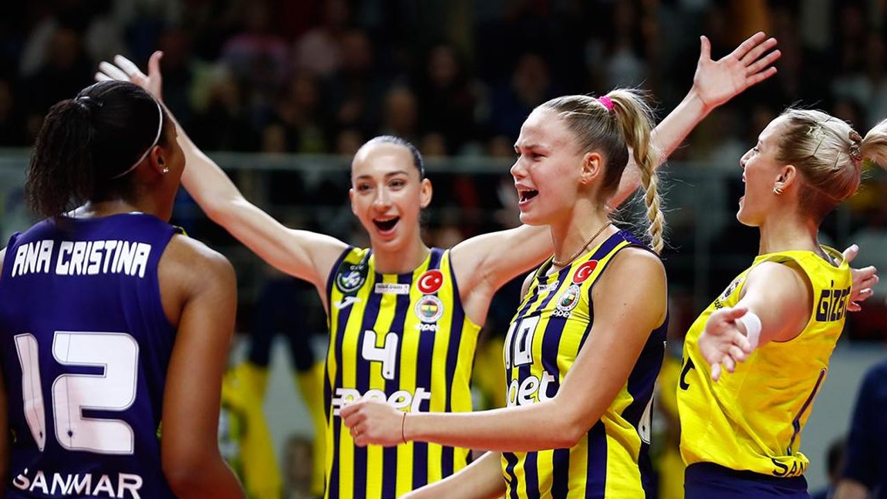 Fenerbahçe Opet Kadın Voleybol Takımı, yeni sezonda 6 oyuncu ile yollarını ayırdığını duyurdu
