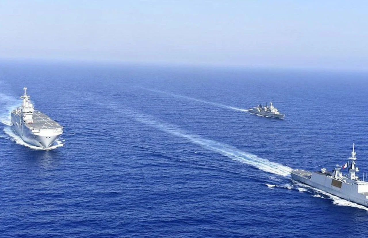 Kızıldeniz'de Yunanistan'a ait gemi vuruldu