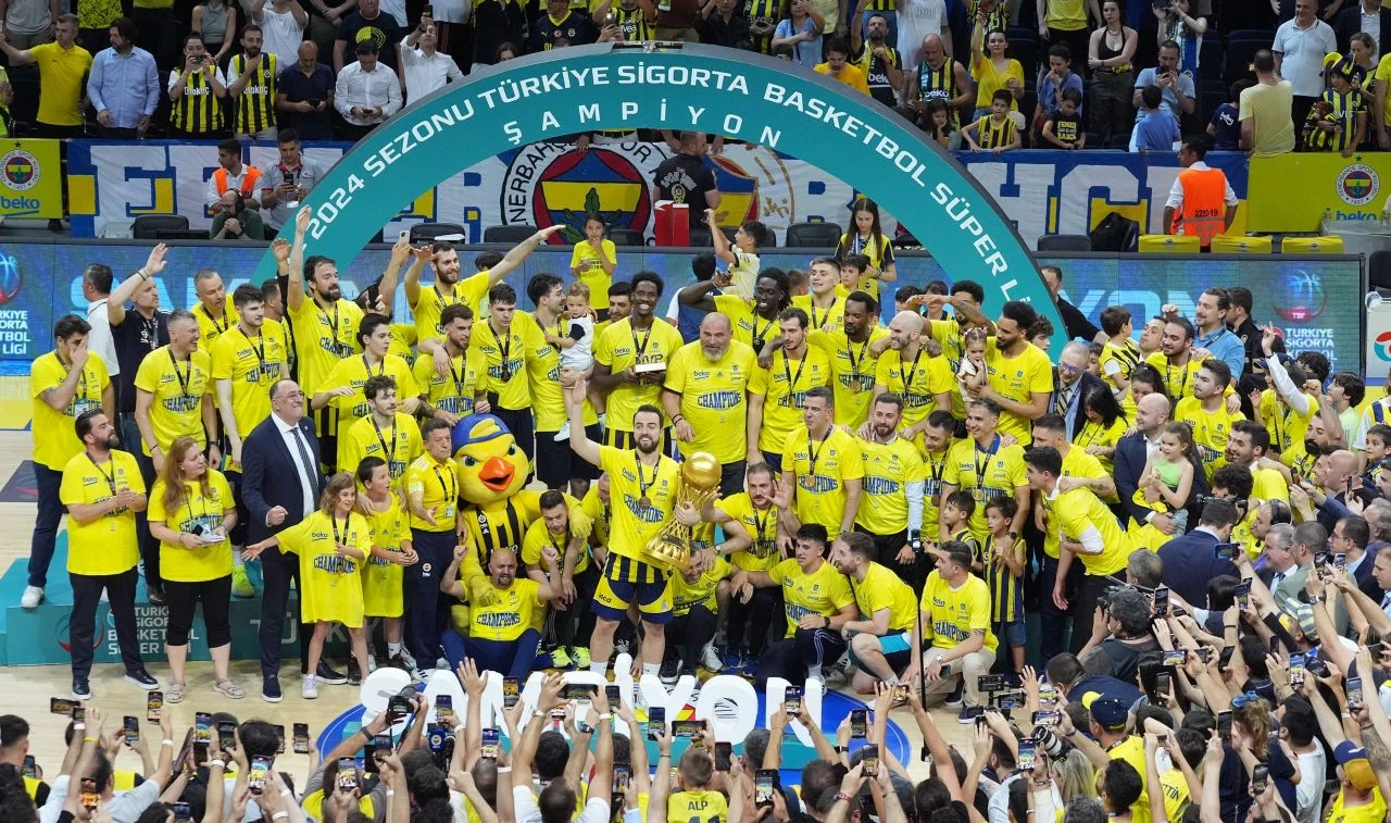 Şampiyon Fenerbahçe Beko'dan Fatih Terim'in kızına cevap: Partiyi kimse iptal edemez - 1. Resim