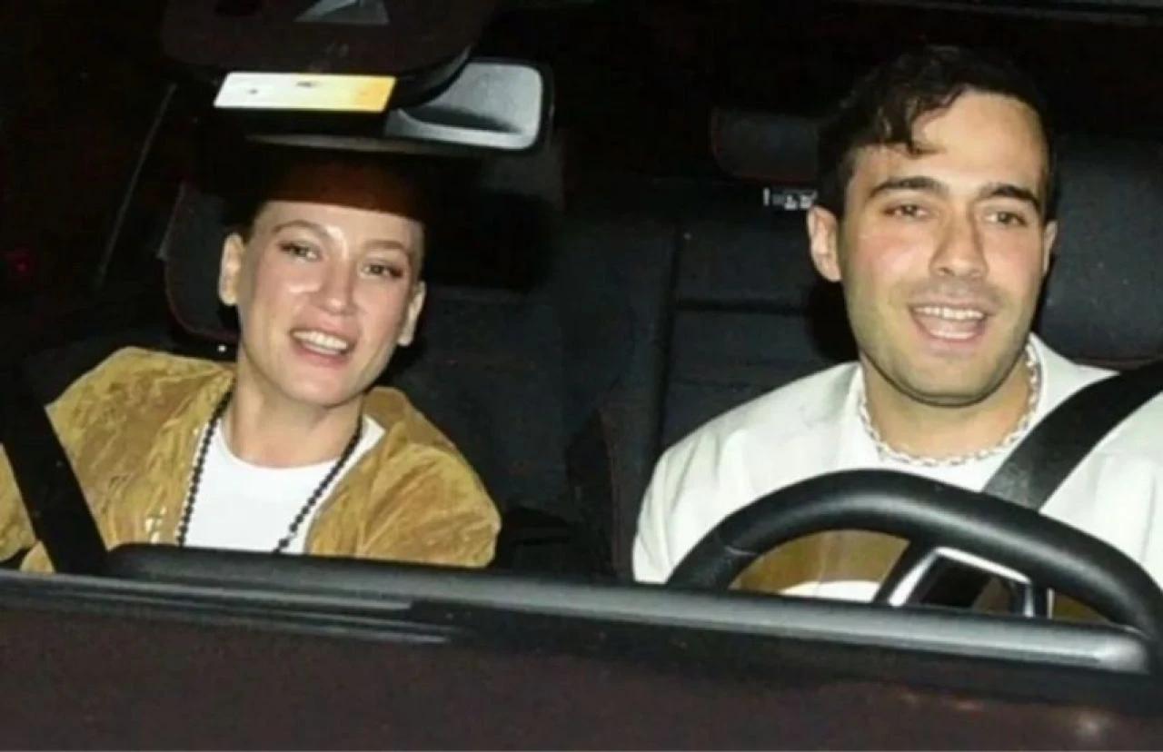 Serenay Sarıkaya ve Mert Demir aynı konserde farklı yerlere oturdu - 1. Resim