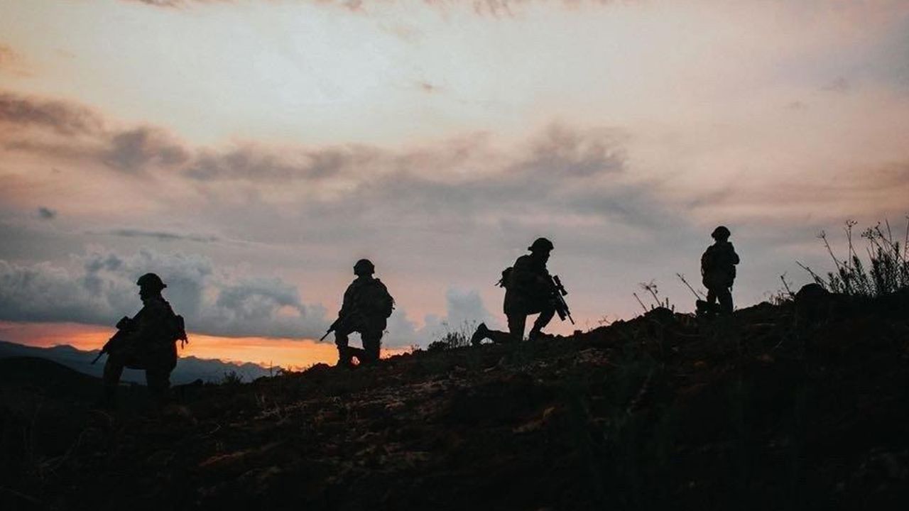 Terör örgütlerinde çözülme sürüyor! 2 PKK'lı terörist teslim oldu 