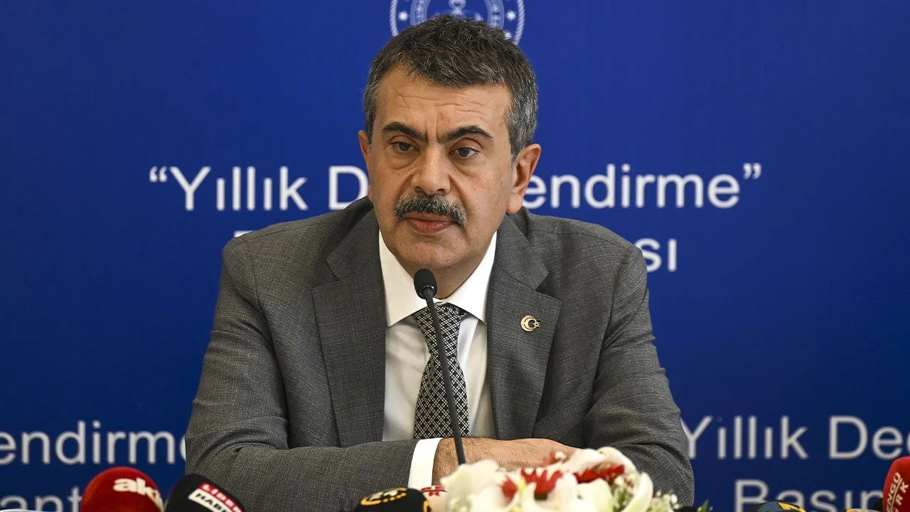 Bakan Tekin'den 'lisede uygunsuz kıyafet' tartışmalarına ilişkin açıklama: Gereken yapılacak - 2. Resim