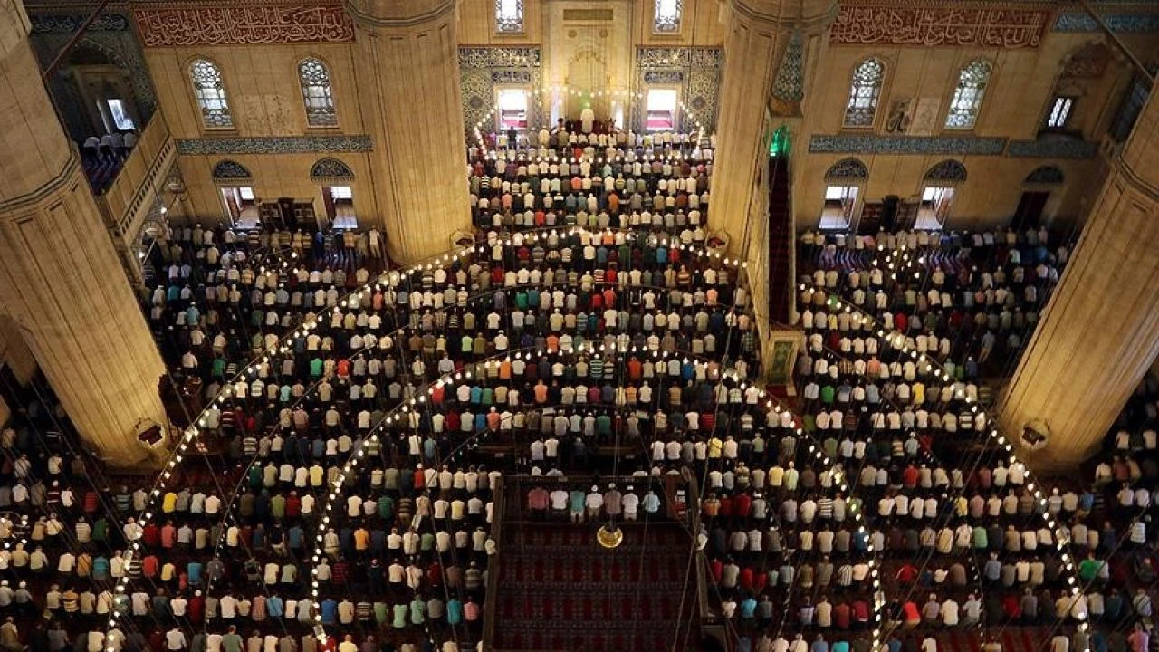 Şanlıurfa Bayram namazını <a href=