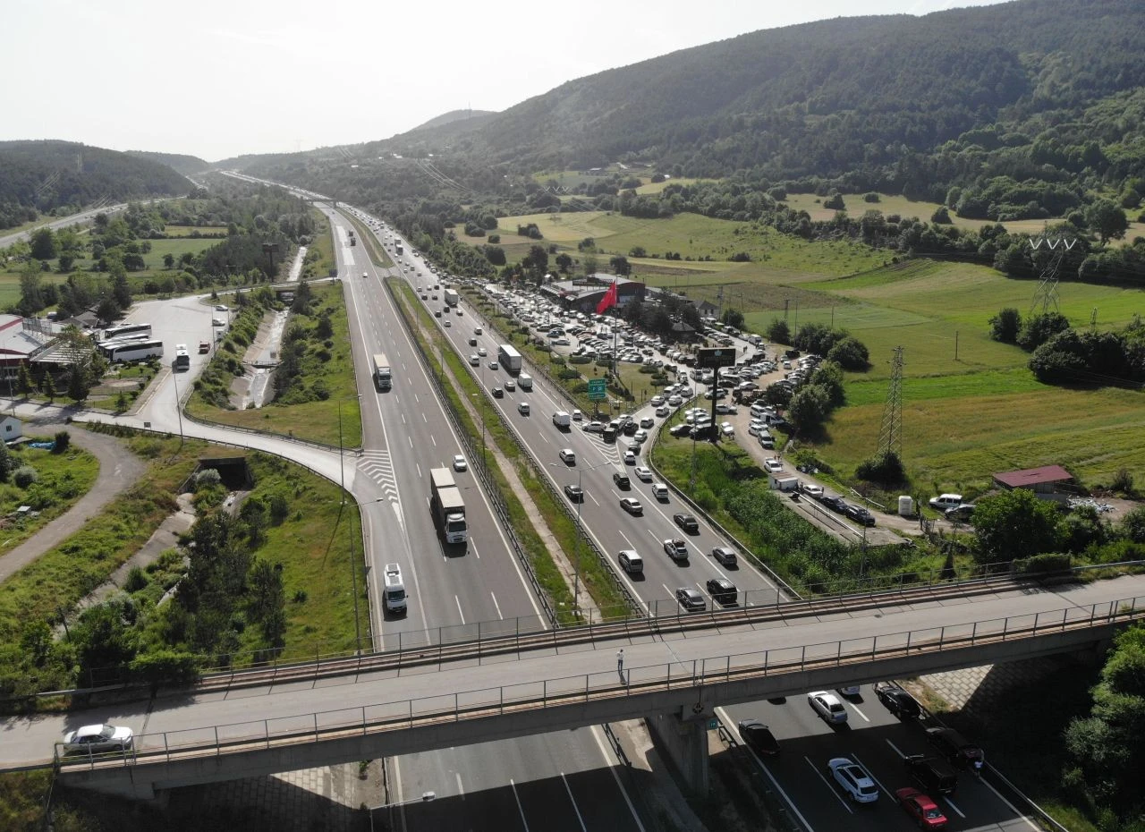Bayram trafiği erken başladı! Akın akın gidiyorlar!