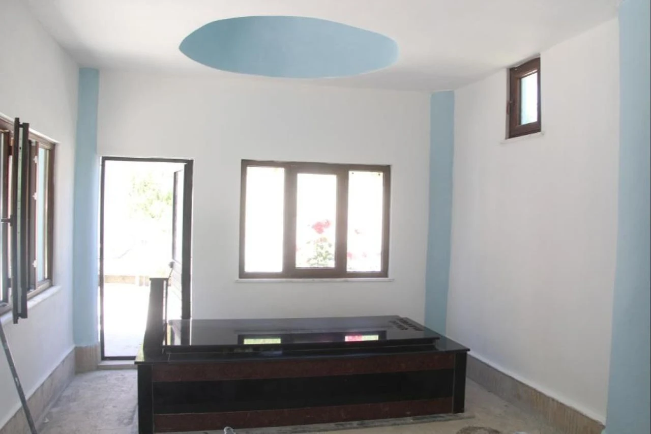 Görenler şaşıp kalıyor! Türbe değil aile kabristanlığı