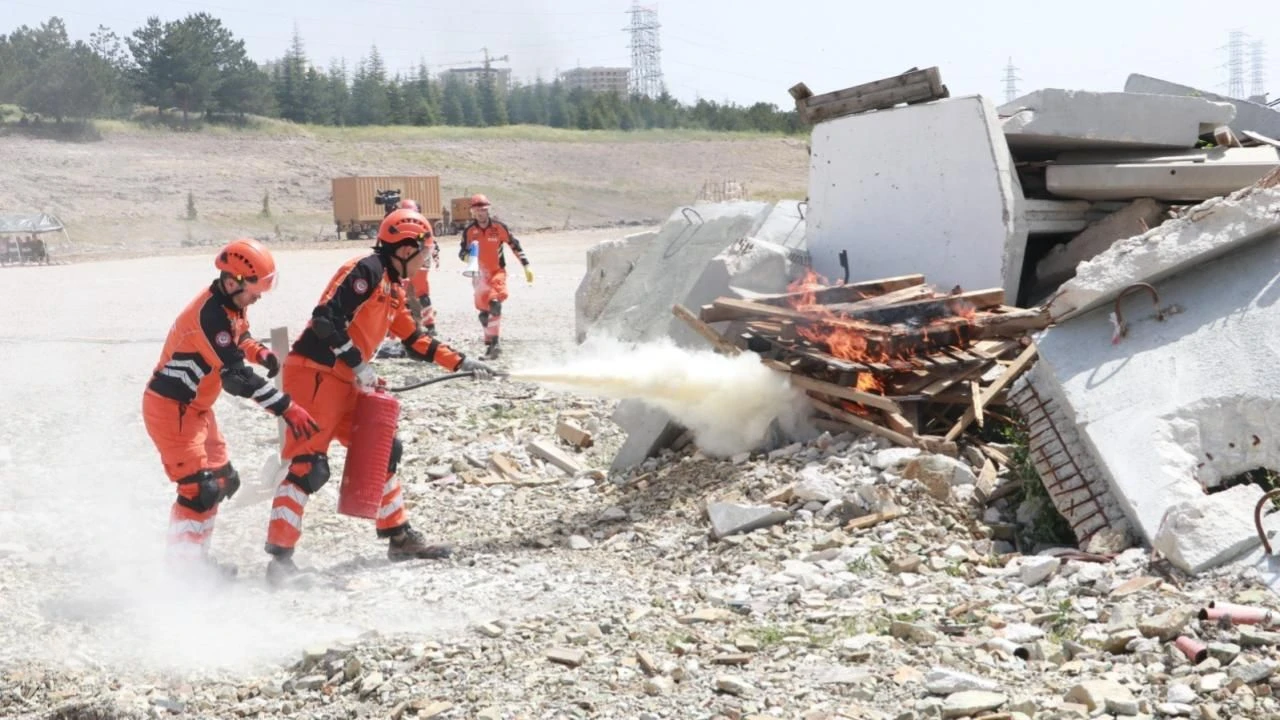 İnsani Yardım Tatbikatı-2024 sona erdi! 7.1 büyüklüğünde deprem canlandırıldı