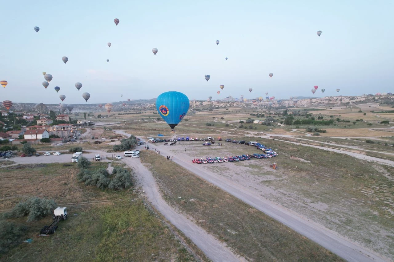 Jandarma 185'inci yaşını Kapadokya'da özel balonla kutladı