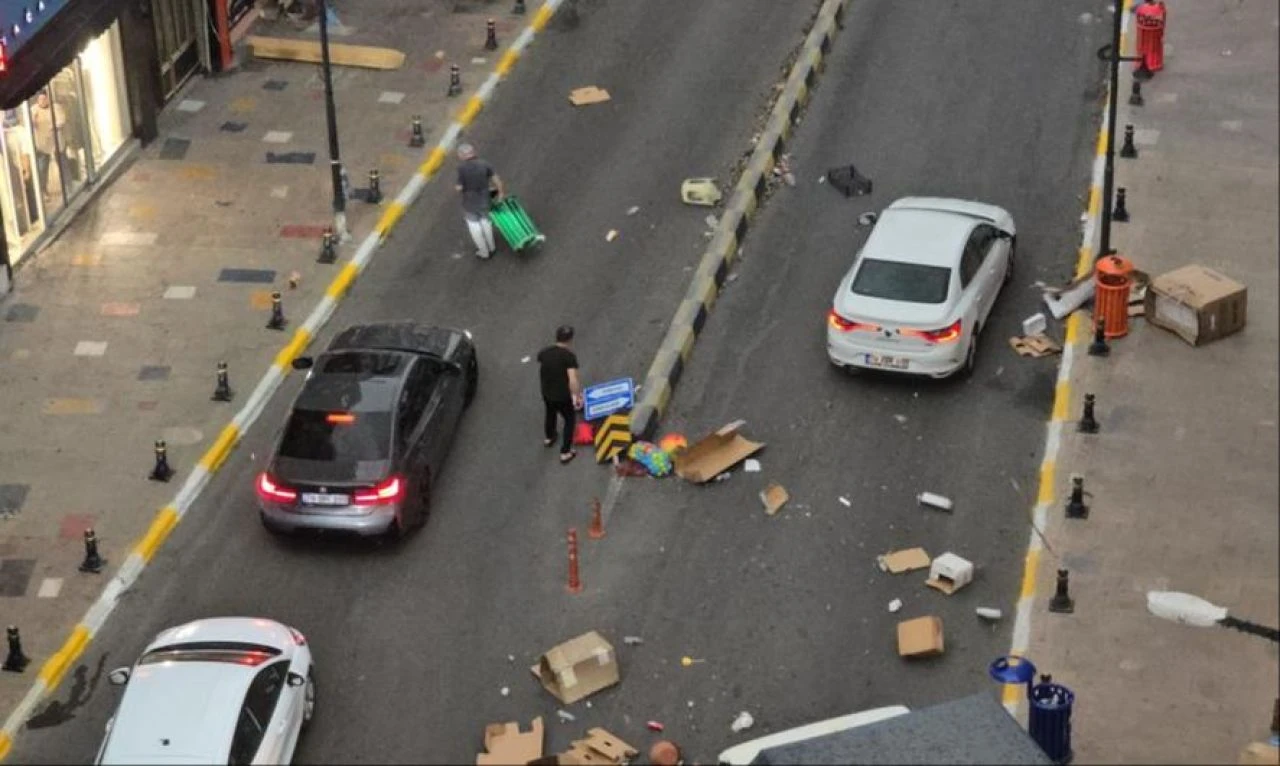 Karabük'te fırtına hayatı felç etti! Ortalık savaş alanına döndü - 2. Resim