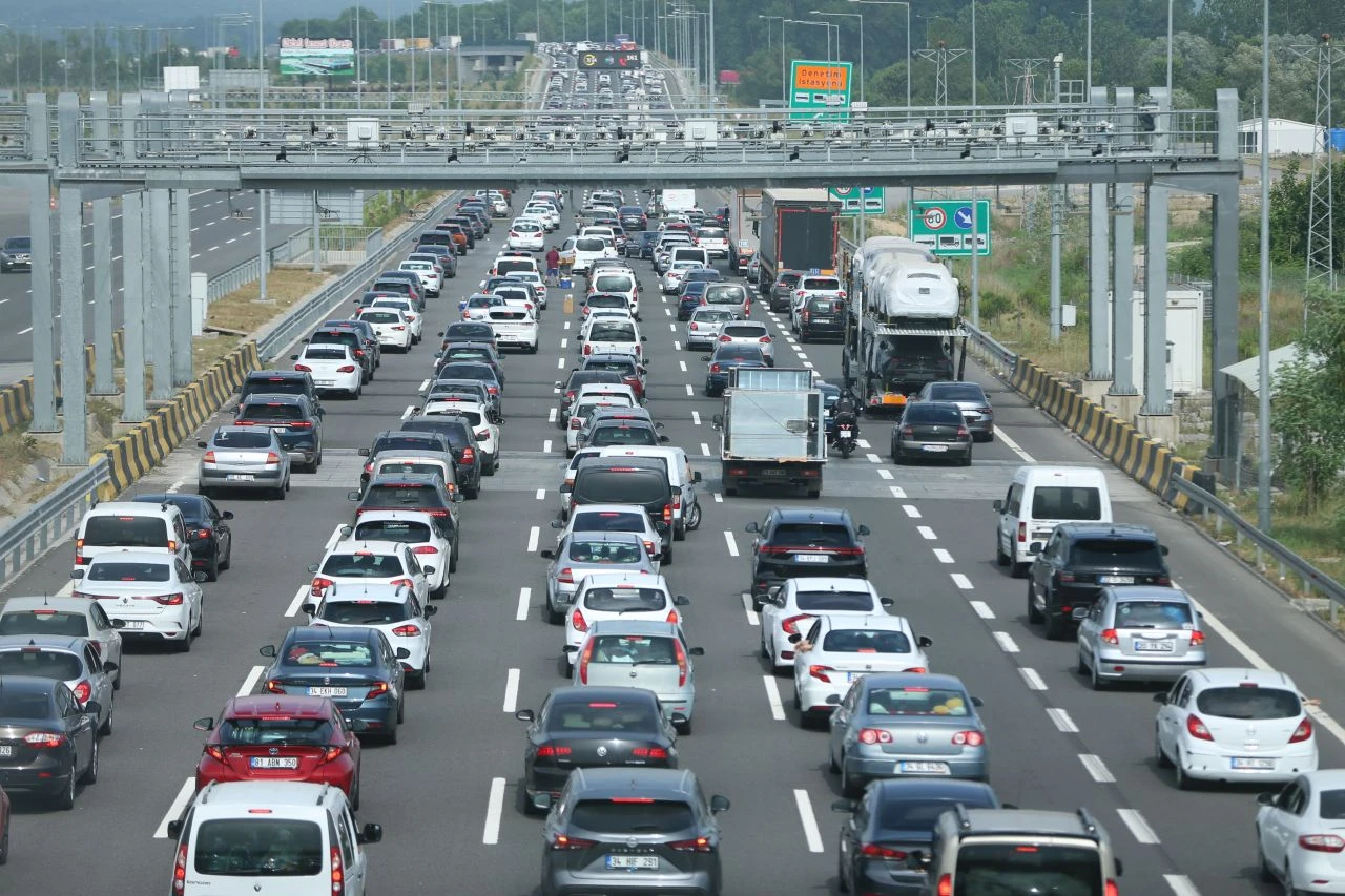 Karneyi alan yollara döküldü! Kurban Bayramı tatili trafiği başladı - 2. Resim