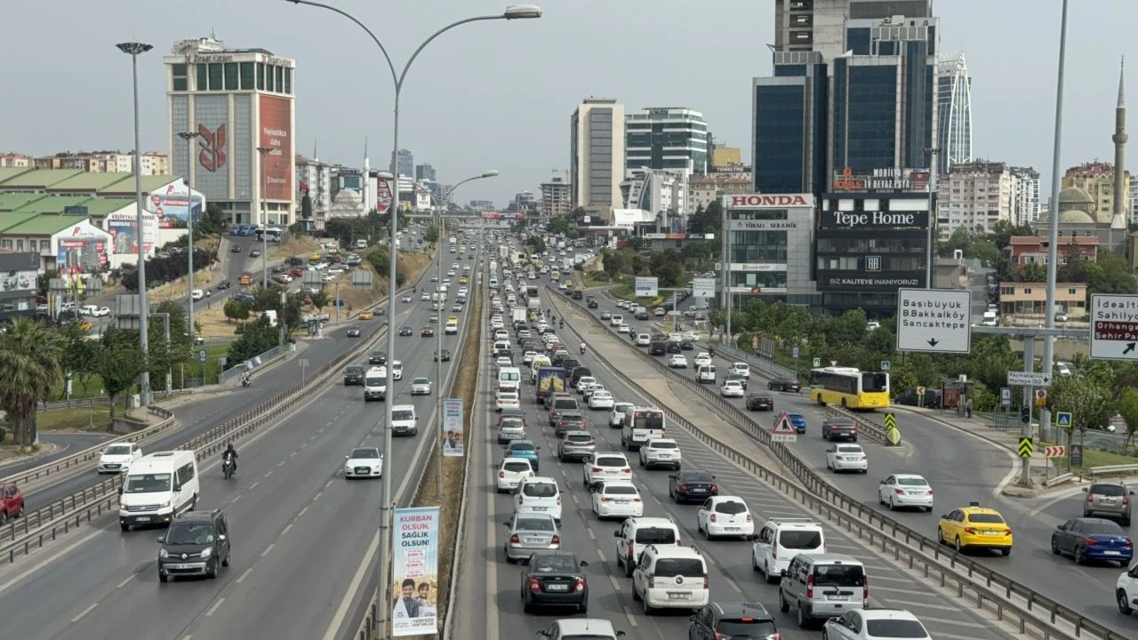 Karneyi alan yollara döküldü! Kurban Bayramı tatili trafiği başladı - 3. Resim