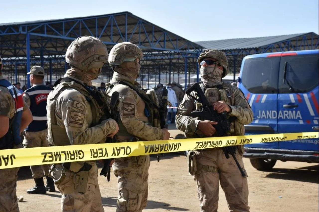 Şanlıurfa'da havyan pazarında silahlı kavga! Ölü ve yaralılar var - 2. Resim