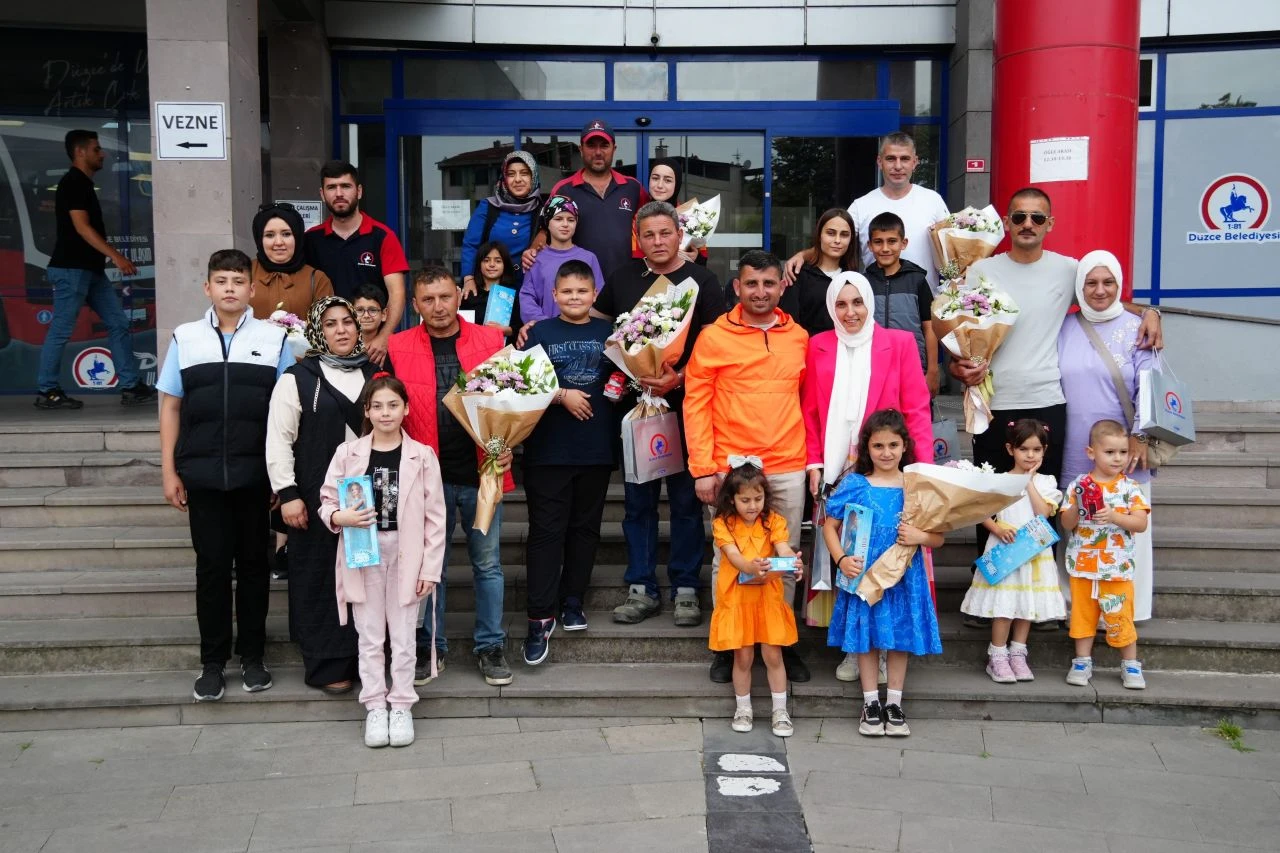 Ailesi için canını dişine takan babalar! Düzce Belediyesi'nden alkışlanacak duygusal babalar günü kutlaması - 1. Resim
