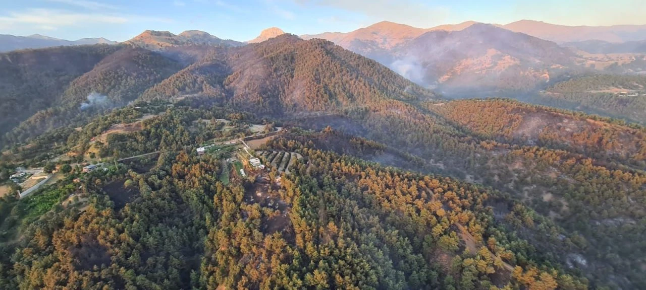Denizli'de orman yangını: Ekiplerin alevlerle mücadelesi sürüyor - 1. Resim