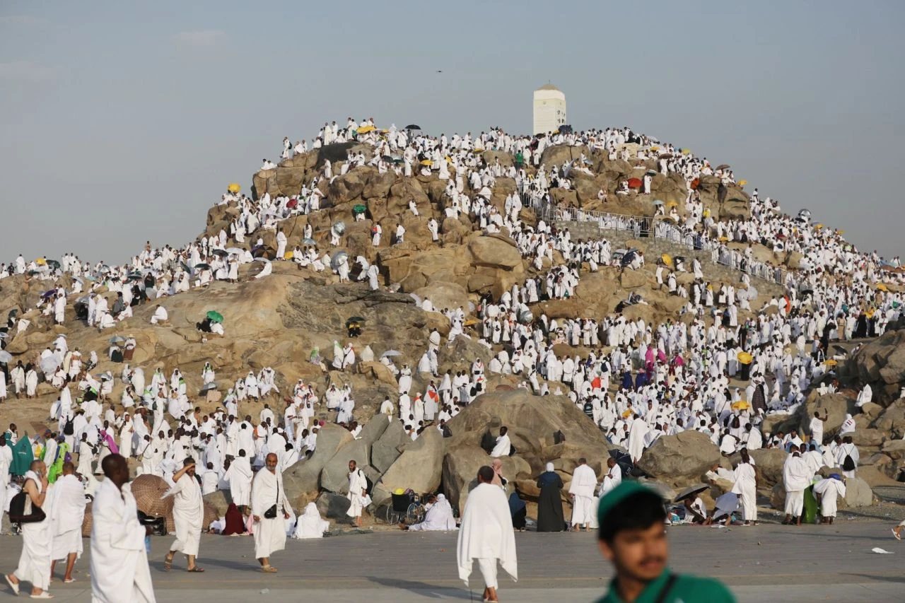 Hacılar Arafa'ta çıktı! Manevi buluşmanın kareleri mest etti