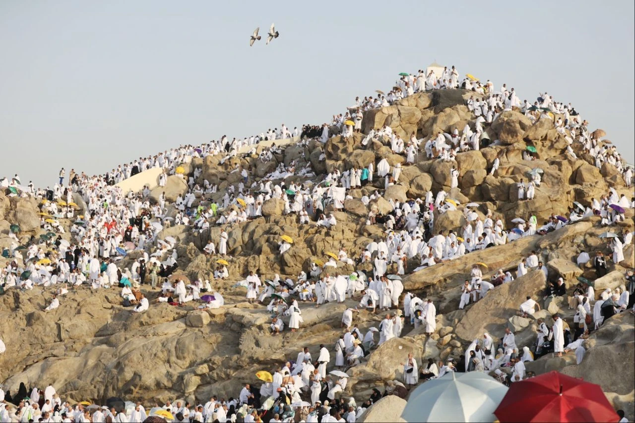 Hacılar Arafa'ta çıktı! Manevi buluşmanın kareleri mest etti