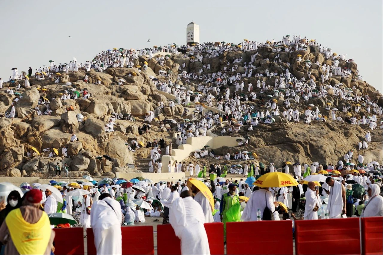 Hacılar Arafa'ta çıktı! Manevi buluşmanın kareleri mest etti
