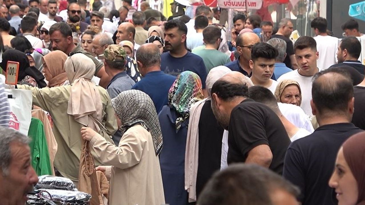 İstanbul boşaldı, Sivas&#039;ta adım atacak yer kalmadı