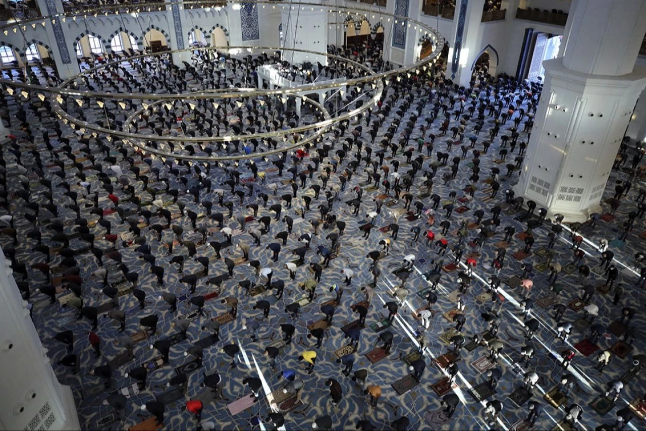 Kurban Bayramı’nın bayram namazını Samsun Çarşamba ilçesi 05.40’da, Vezirköprü ilçesi 05.46’da, Canik ilçesi 05.42’de kılacak - 1. Resim