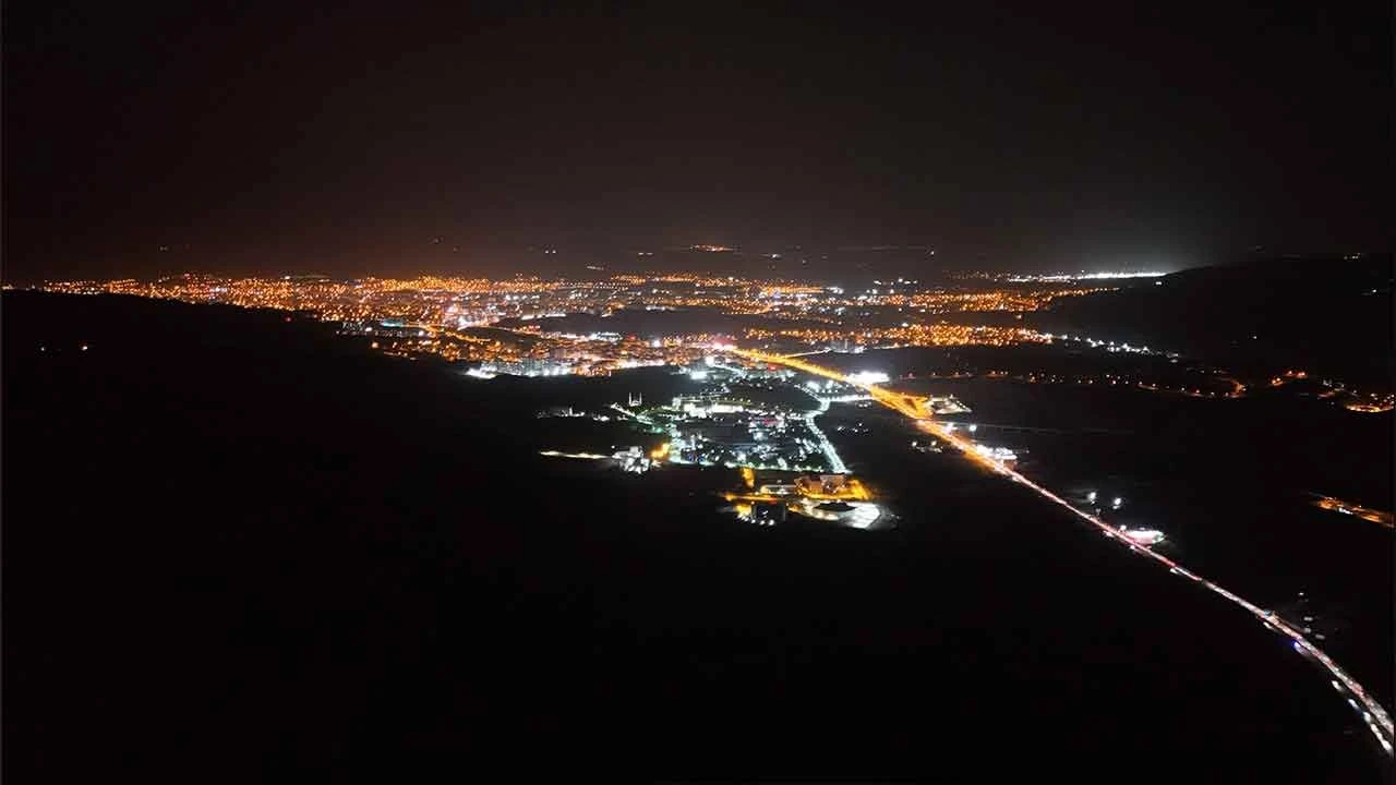 Kuyruğun sonu gözükmüyor... 43 ilin geçiş noktasında Kurban Bayramı yoğunluğu! - 1. Resim