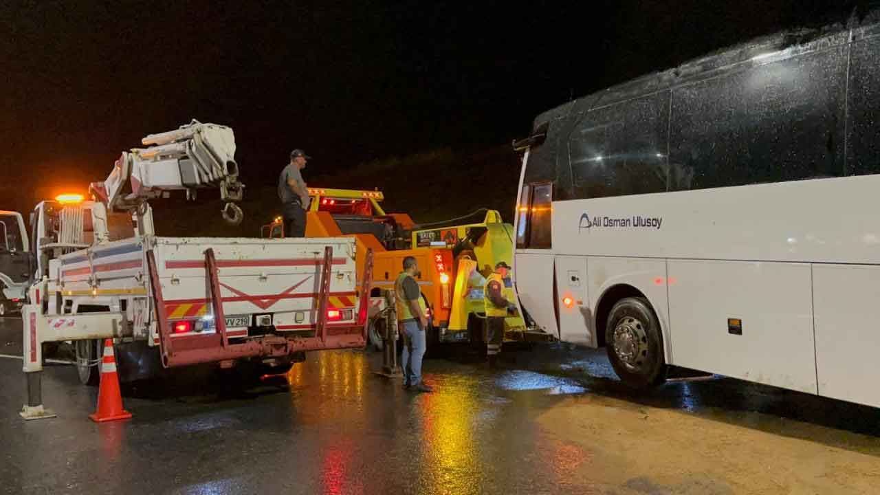 Kuzey Marmara Otoyolu&#039;nda otobüs devrildi