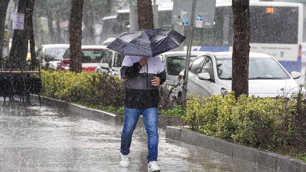 Sel, su baskını, yıldırım... Meteoroloji&#039;den 4 ilde sarı alarm: Kuvvetli yağacak! İşte 15 Haziran hava durumu