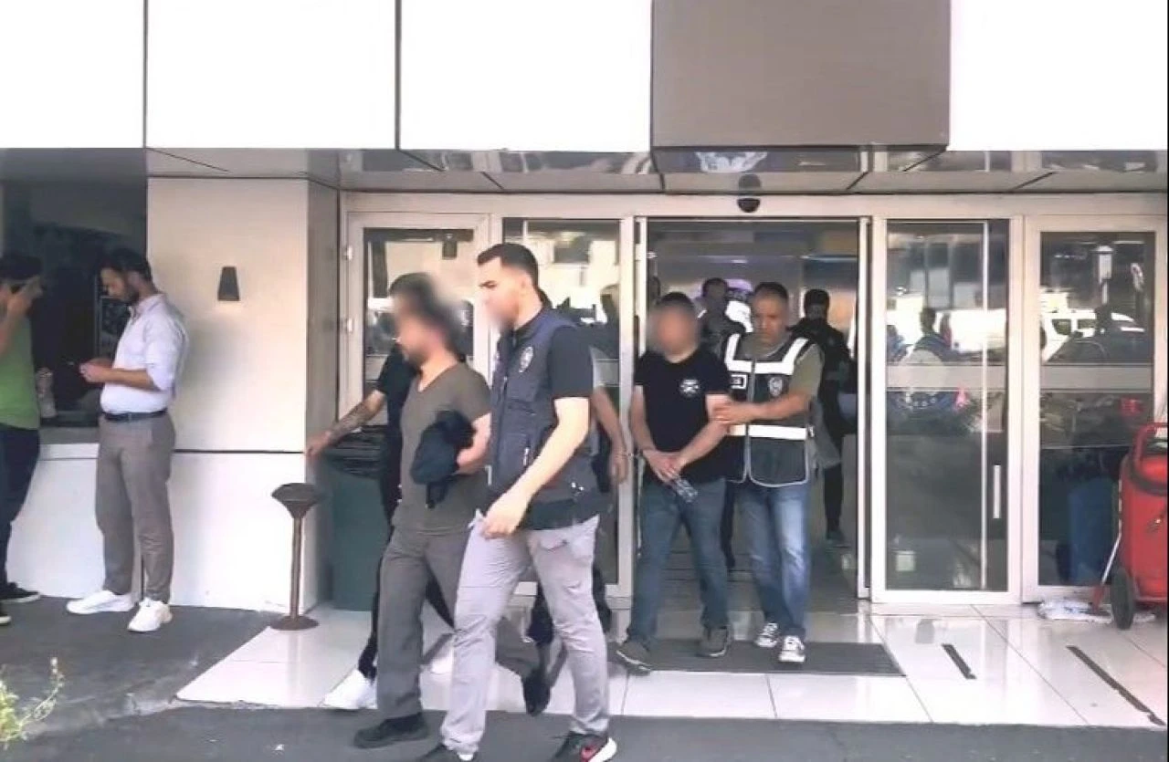 Telefon üzeri ülkeye sokmuşlar! 15 ilde eş zamanlı operasyon, gözaltına alınan 24 şüpheliden 6'sı tutuklandı - 2. Resim