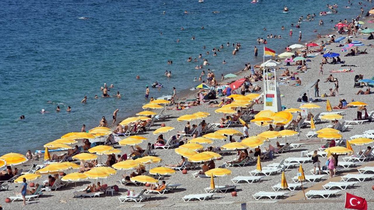 Antalya sahilleri hınca hınç doldu! Adım atacak yer yok - Gündem