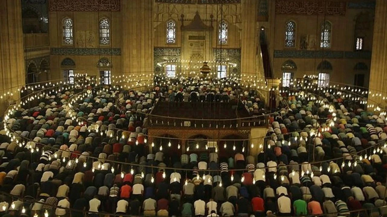 Bayram namazı Hentek'te 06:00'da, Kaynarca'da 06:02'de, Geyve'de 06:03'te kılınacak - 1. Resim