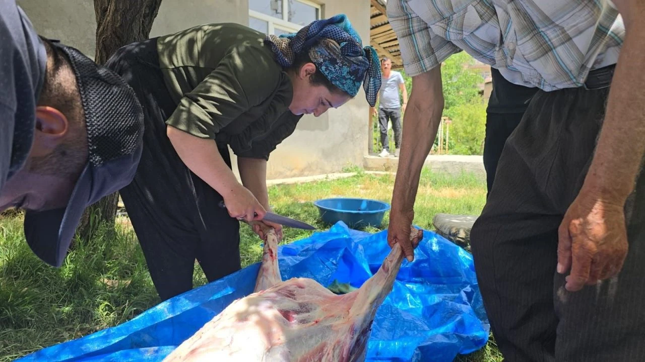 Hakkarili 3 çocuk annesi kadın 40 yıllık kasaplara taş çıkardı! Kurbanın sinirlerini aldı