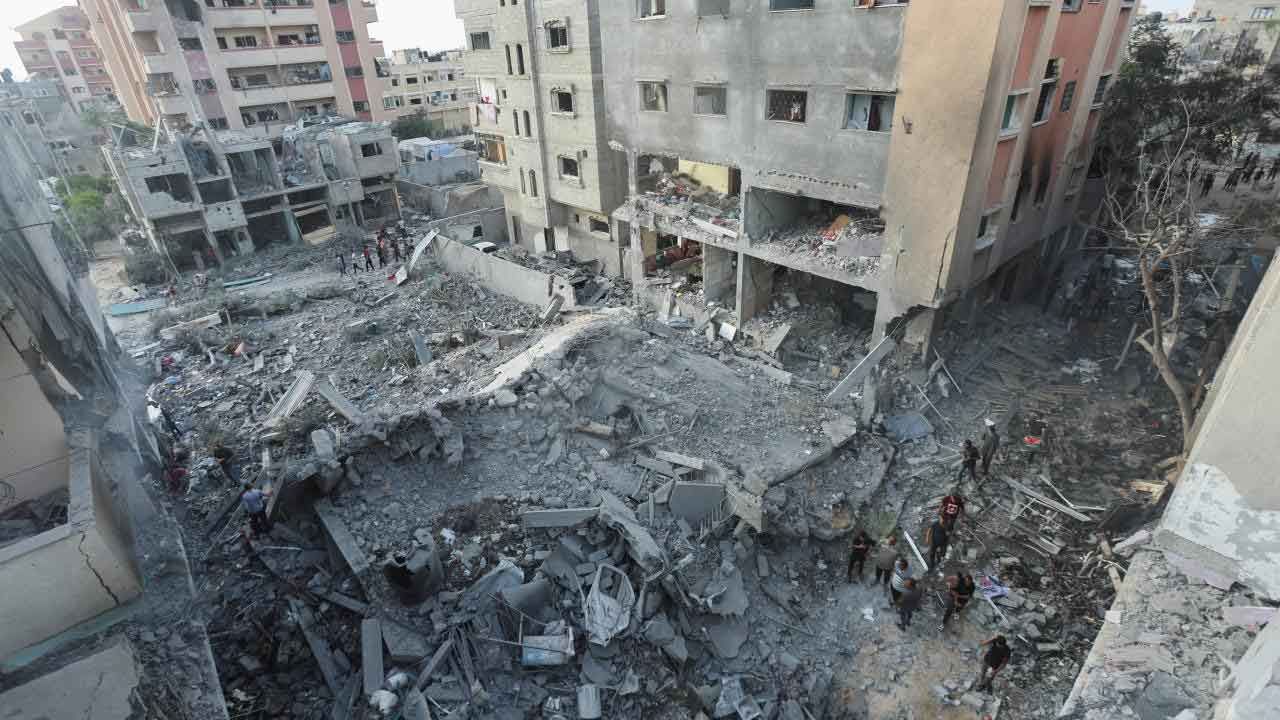 İsrail ordusu Gazze'ye saldırdı: Ölen ve yaralananlar var - Dünya