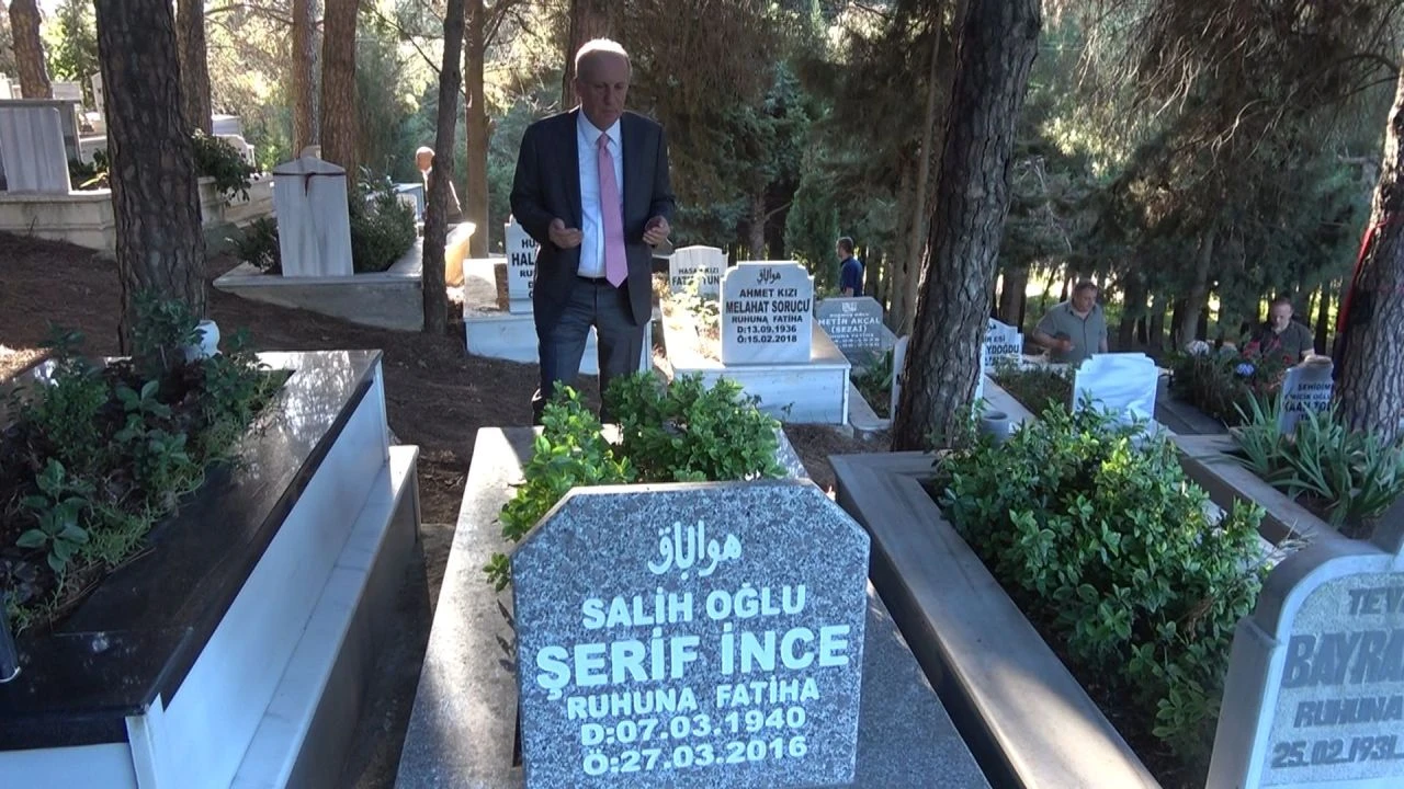 Muharrem İnce bayram namazını köyünde kıldı! Vatandaşlarla tek tek bayramlaştı - 2. Resim