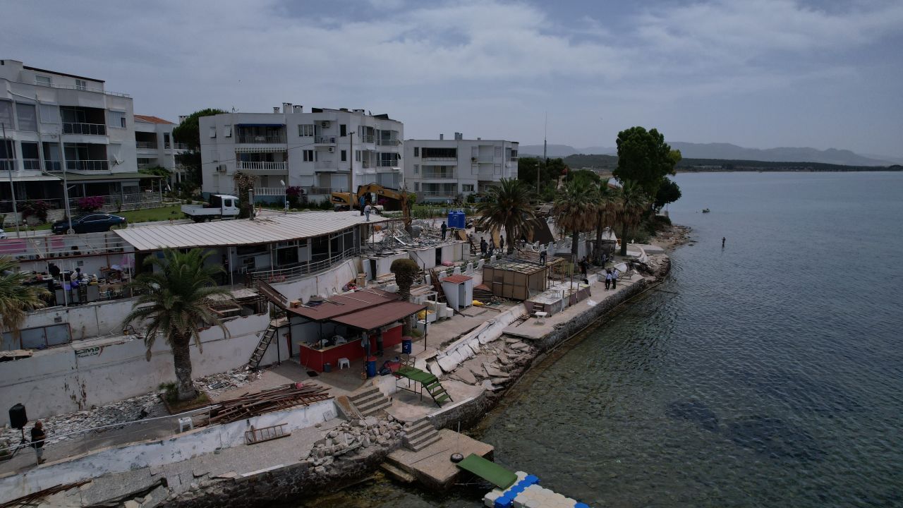 Sahileri kapatanlara geçit yok! Tek tek yıkılıyor - 2. Resim