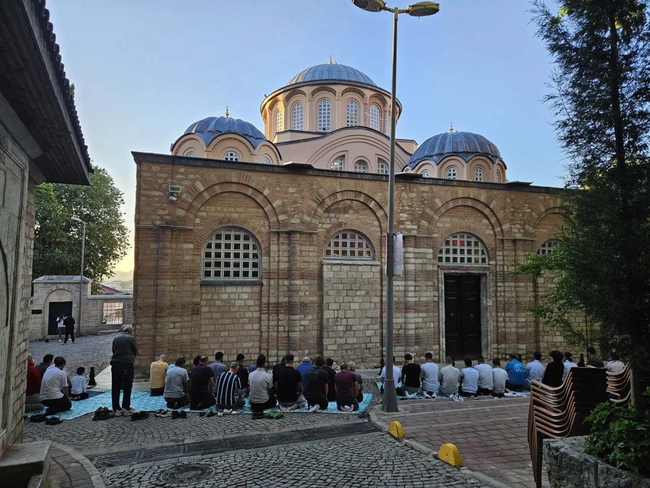 Tarihin dokusu içinde olan Kariye Camii'nde ilk bayram namazı kılındı! 79 yıl sonra maneviyat heyecanı yükseldi - 2. Resim