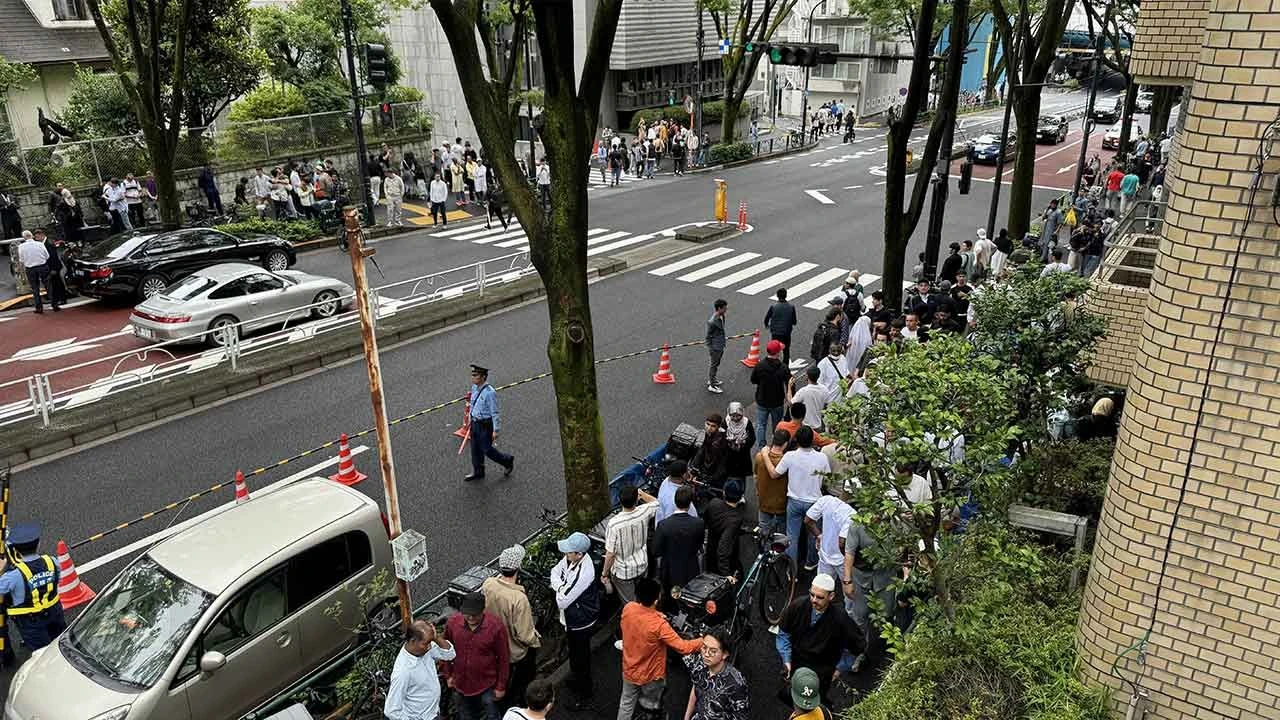 Tokyo Camii'nde bayram namazı kılındı - 1. Resim